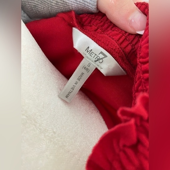 Small Metro 7 Red Ruffle V-Neck Overlap Short Sleeve Dress - Picture 6 of 6